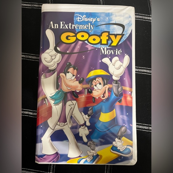 An Extremely Goofy Movie on VHS

All movies 3 for $15 - Picture 1 of 4